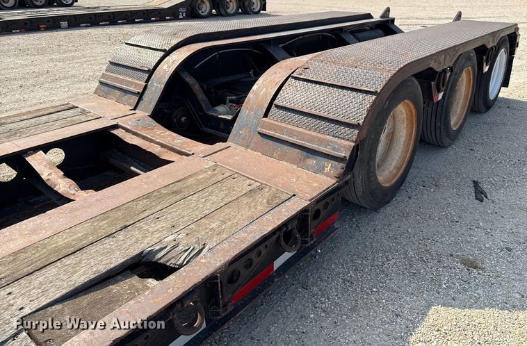 image for item DX5700 2008 Fontaine Magnitude 51 lowboy equipment trailer