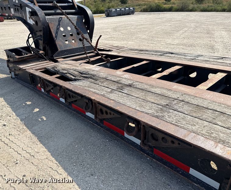 image for item DX5700 2008 Fontaine Magnitude 51 lowboy equipment trailer