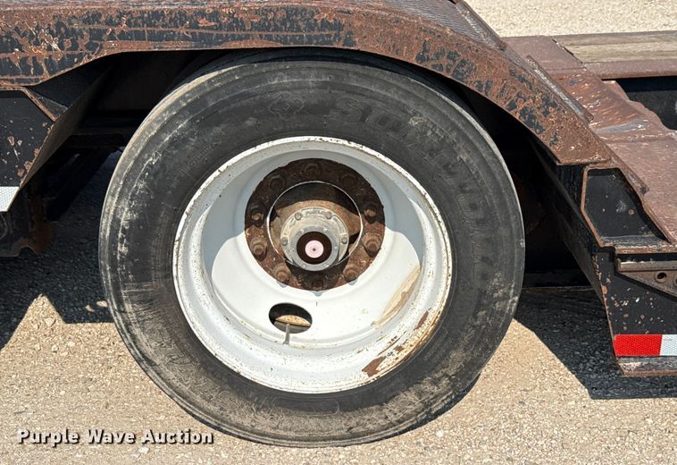 image for item DX5700 2008 Fontaine Magnitude 51 lowboy equipment trailer