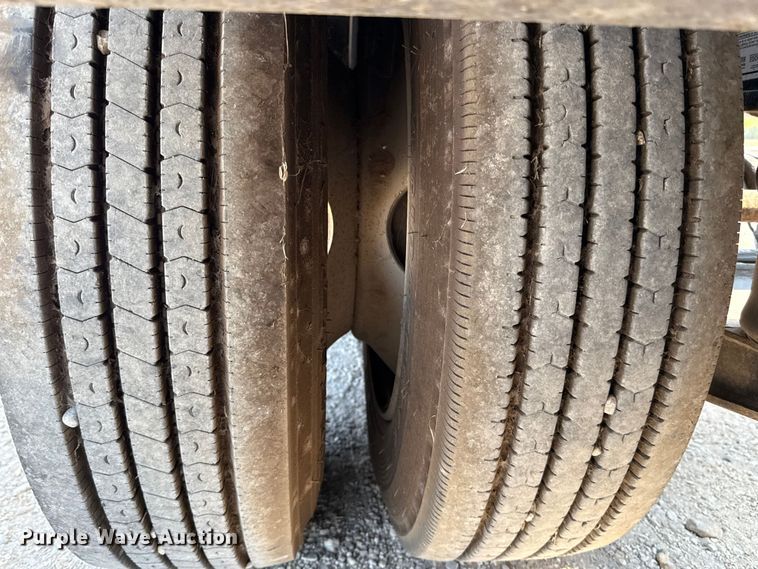 image for item DX5700 2008 Fontaine Magnitude 51 lowboy equipment trailer