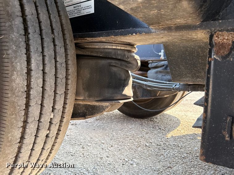 image for item DX5700 2008 Fontaine Magnitude 51 lowboy equipment trailer