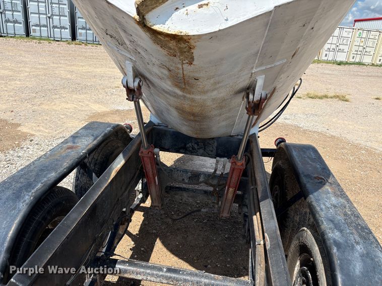 image for item DX5719 Concrete dump trailer