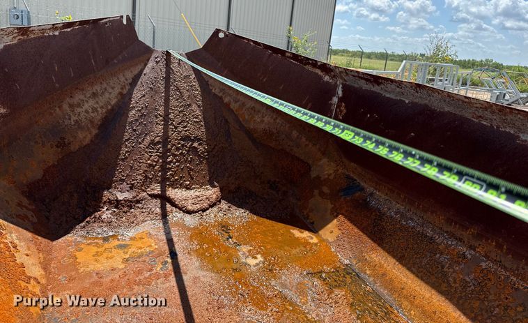 image for item DX5722 Concrete dump trailer