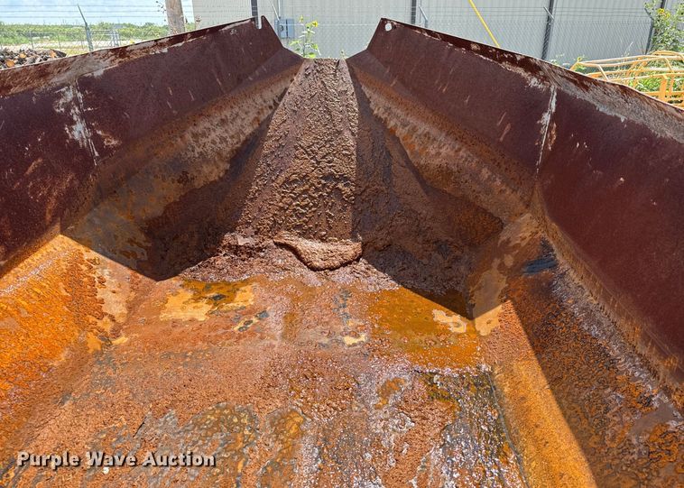 image for item DX5722 Concrete dump trailer