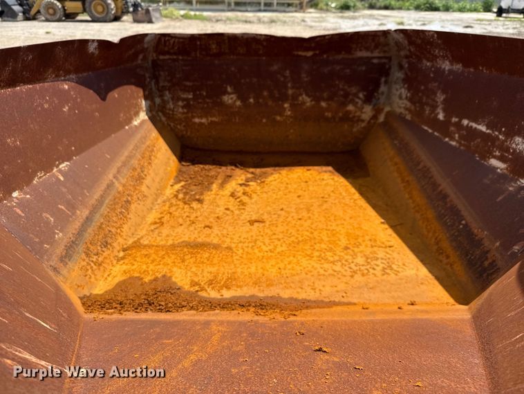 image for item DX5723 Concrete dump trailer