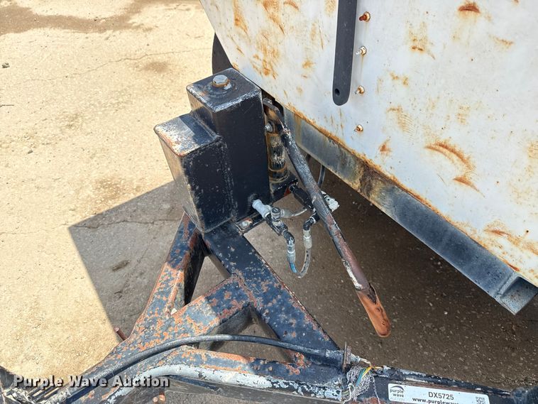 image for item DX5725 Concrete dump trailer