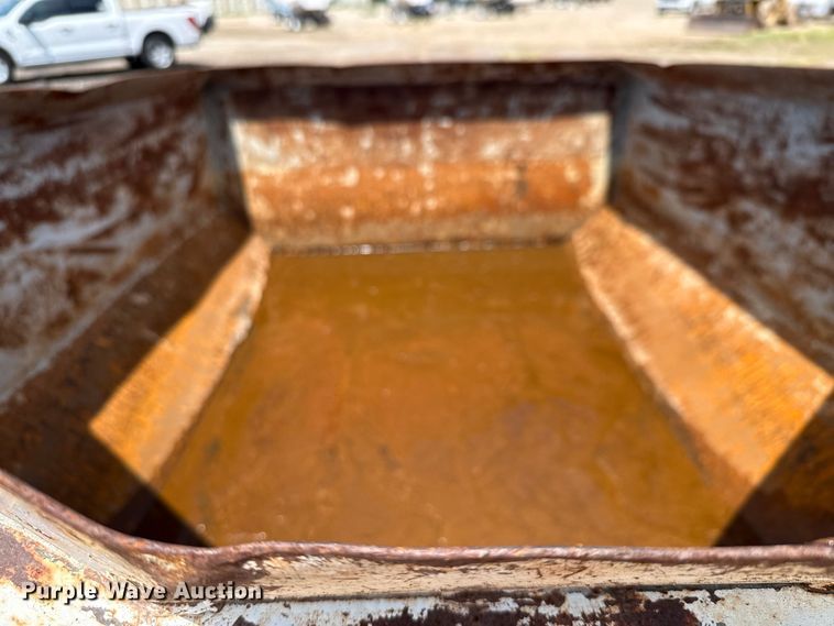 image for item DX5725 Concrete dump trailer