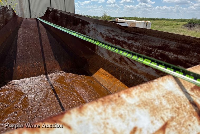 image for item DX5725 Concrete dump trailer