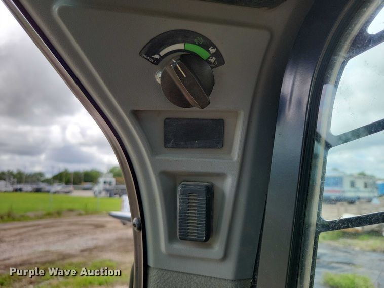 image for item DX7213 2017 Caterpillar 289D tracked skid steer loader