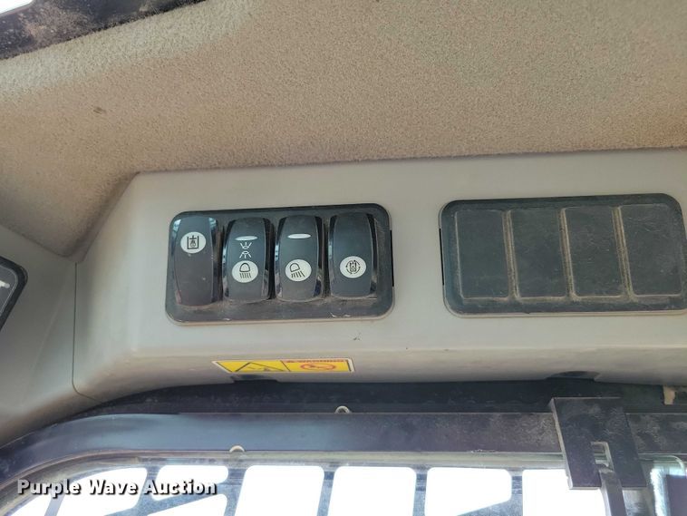 image for item DX7213 2017 Caterpillar 289D tracked skid steer loader