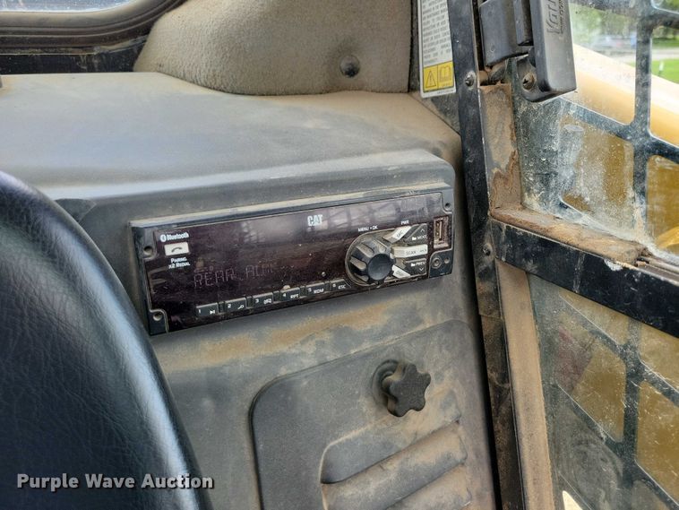 image for item DX7213 2017 Caterpillar 289D tracked skid steer loader