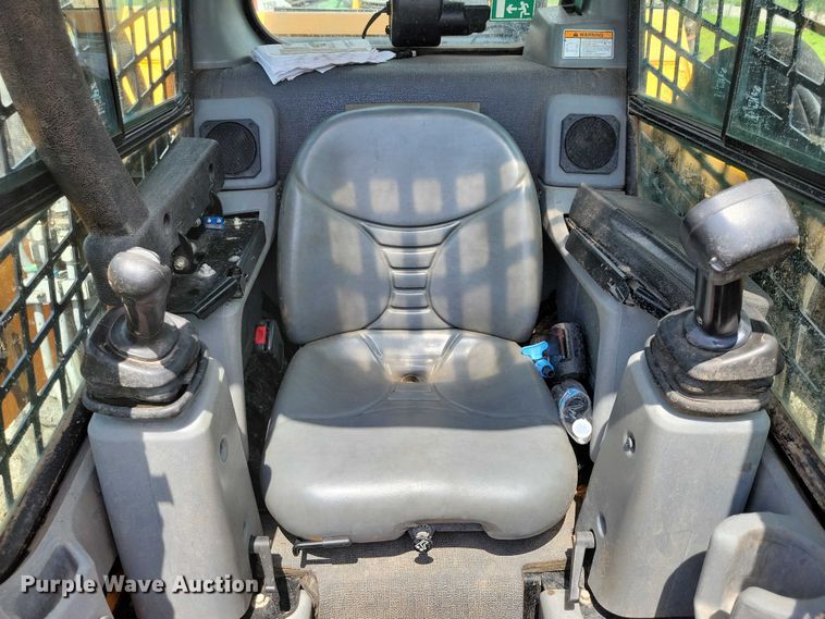 image for item DX7215 2020 Mustang 4200V skid steer loader