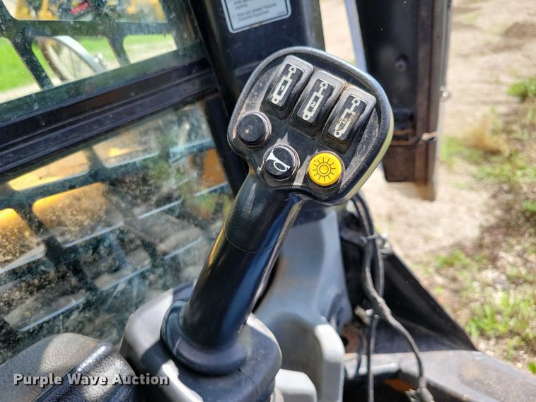 image for item DX7215 2020 Mustang 4200V skid steer loader