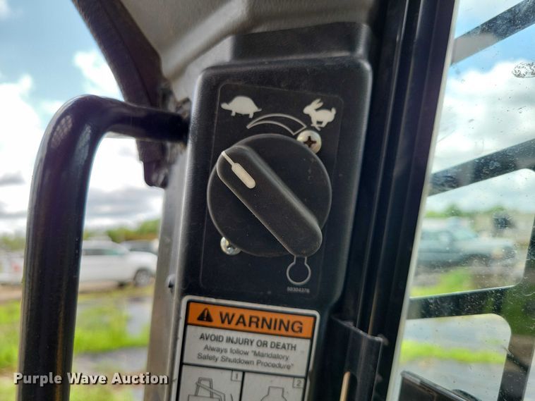 image for item DX7215 2020 Mustang 4200V skid steer loader