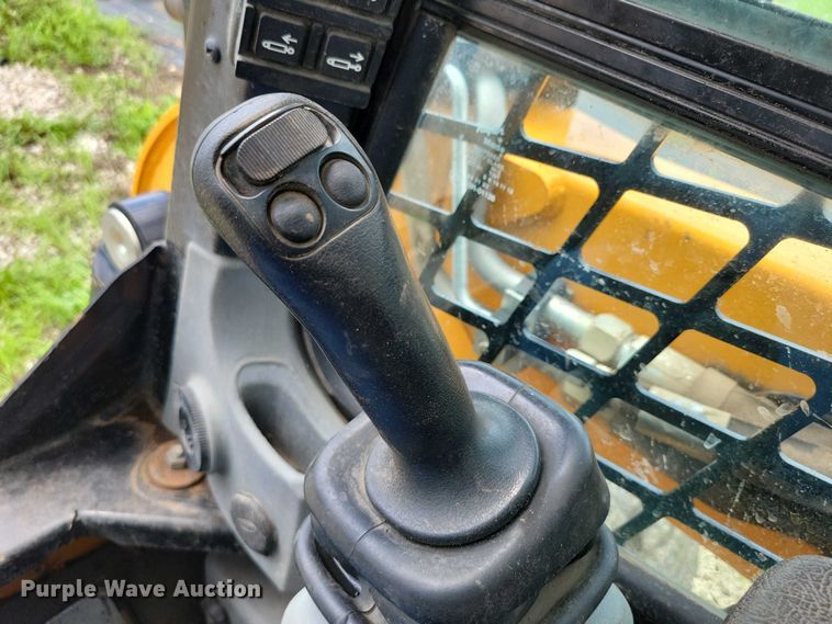 image for item DX7215 2020 Mustang 4200V skid steer loader