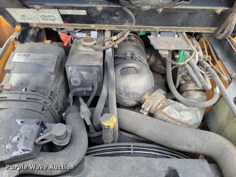 image for item DX7215 2020 Mustang 4200V skid steer loader