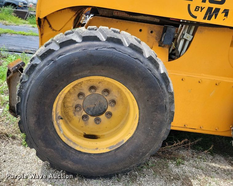 image for item DX7215 2020 Mustang 4200V skid steer loader