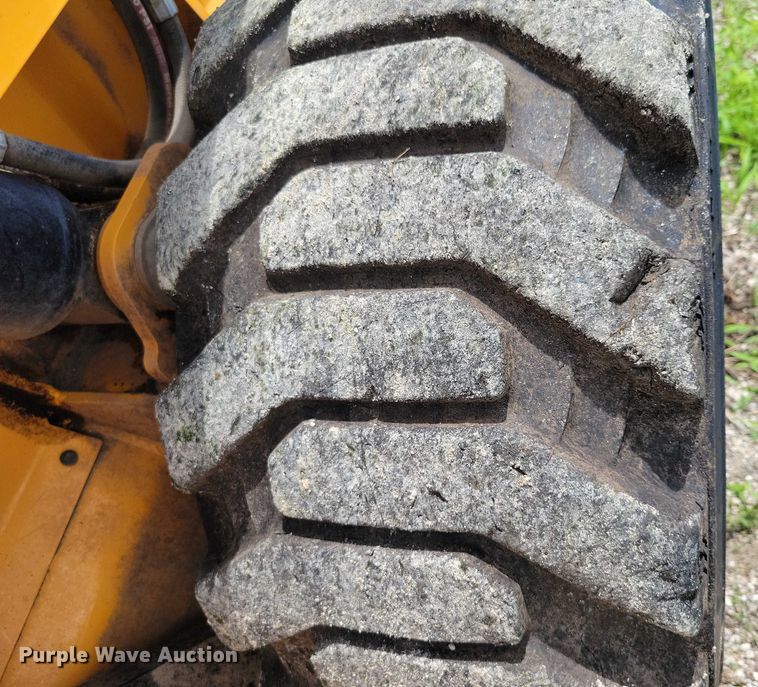 image for item DX7215 2020 Mustang 4200V skid steer loader