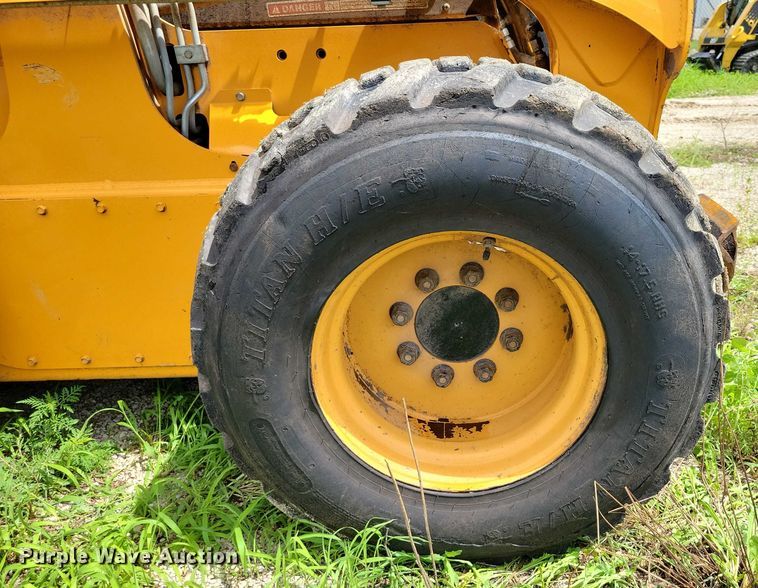 image for item DX7215 2020 Mustang 4200V skid steer loader