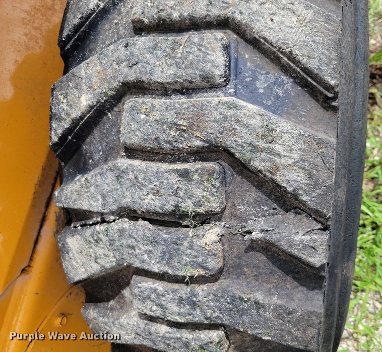 image for item DX7215 2020 Mustang 4200V skid steer loader