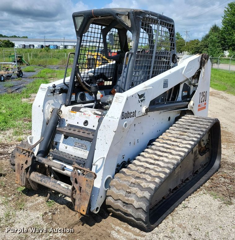 MINI CARGADOR SOBRE ORUGAS  2005 BOBCAT T250