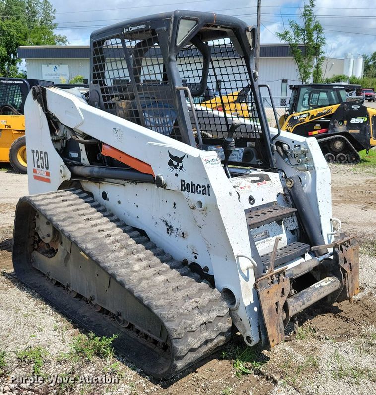 MINI CARGADOR SOBRE ORUGAS 2005 BOBCAT T250
