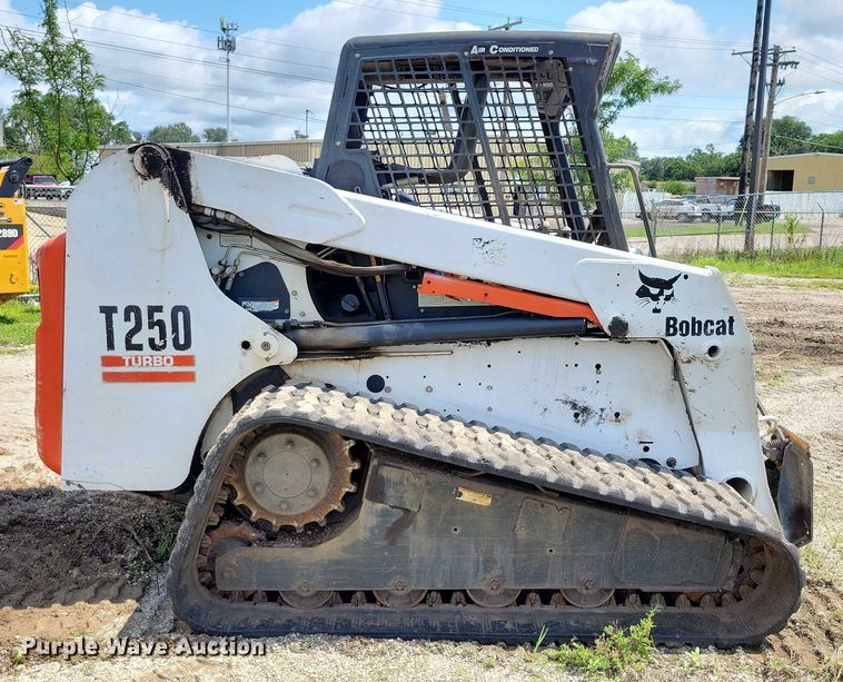 MINI CARGADOR SOBRE ORUGAS 2005 BOBCAT T250