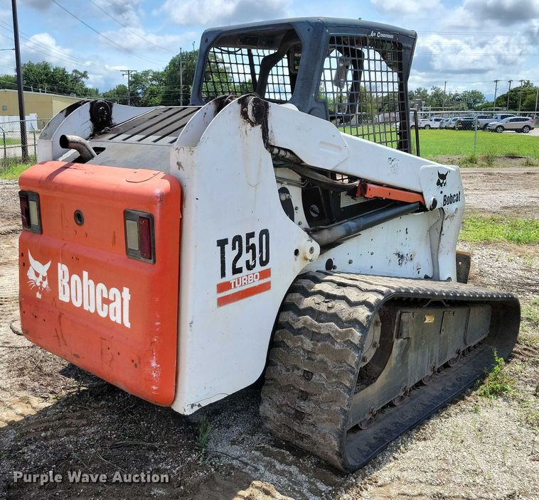 MINI CARGADOR SOBRE ORUGAS 2005 BOBCAT T250