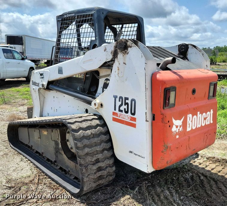 image for item DX7217 2005 Bobcat T250 tracked skid steer loader