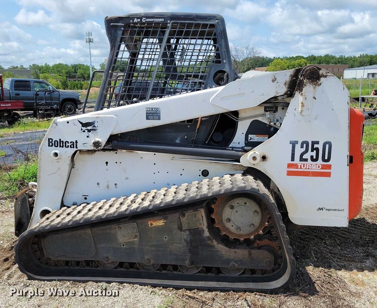 image for item DX7217 2005 Bobcat T250 tracked skid steer loader