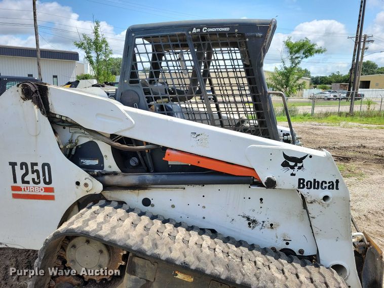 image for item DX7217 2005 Bobcat T250 tracked skid steer loader