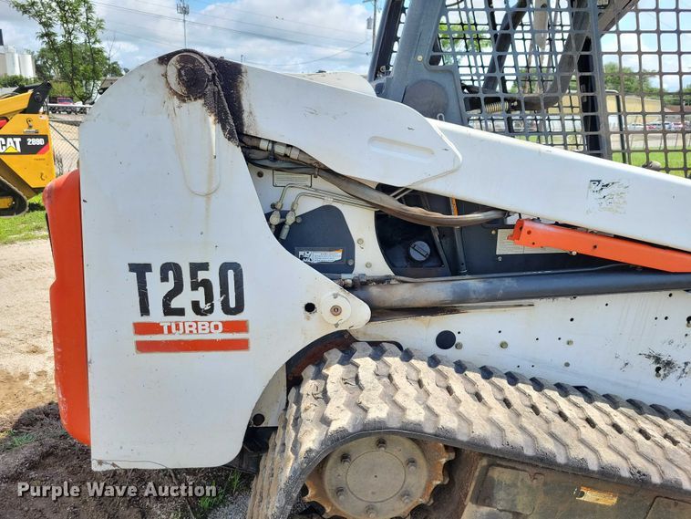 image for item DX7217 2005 Bobcat T250 tracked skid steer loader