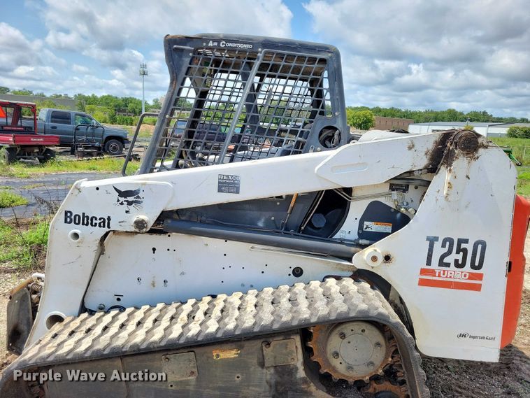 image for item DX7217 2005 Bobcat T250 tracked skid steer loader