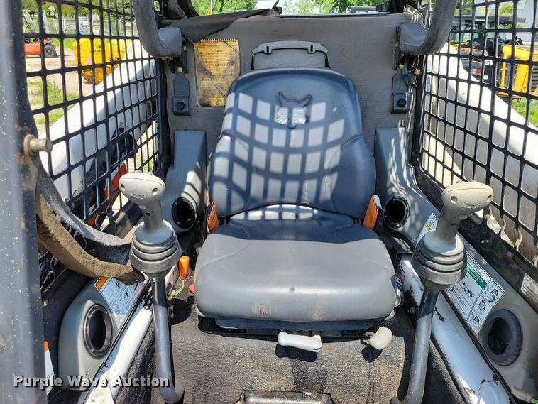 image for item DX7217 2005 Bobcat T250 tracked skid steer loader