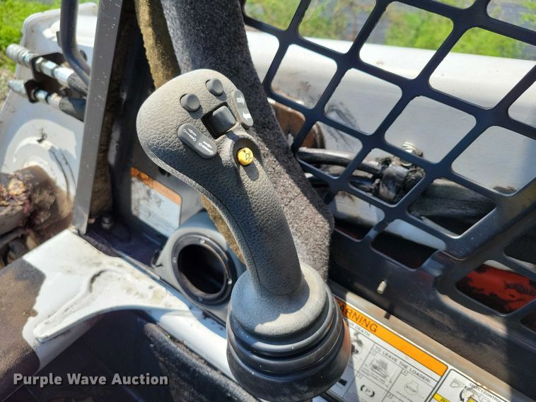 image for item DX7217 2005 Bobcat T250 tracked skid steer loader