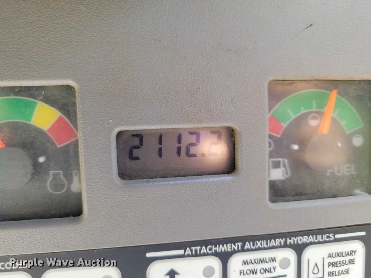 image for item DX7217 2005 Bobcat T250 tracked skid steer loader