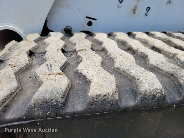 image for item DX7217 2005 Bobcat T250 tracked skid steer loader