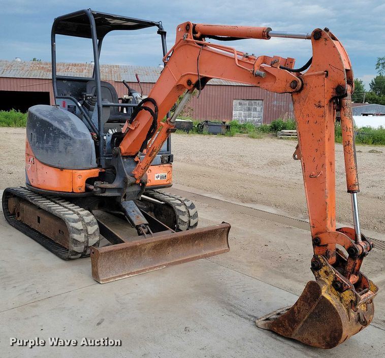 EXCAVADORA 2006 HITACHI ZAXIS27U