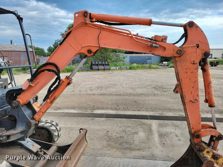 image for item DX7409 2006 Hitachi Zaxis 27U mini excavator