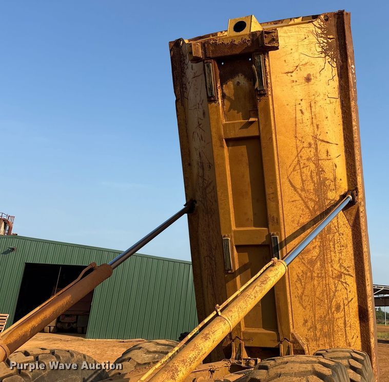 image for item DY0920 1997 Caterpillar D250E articulated haul truck