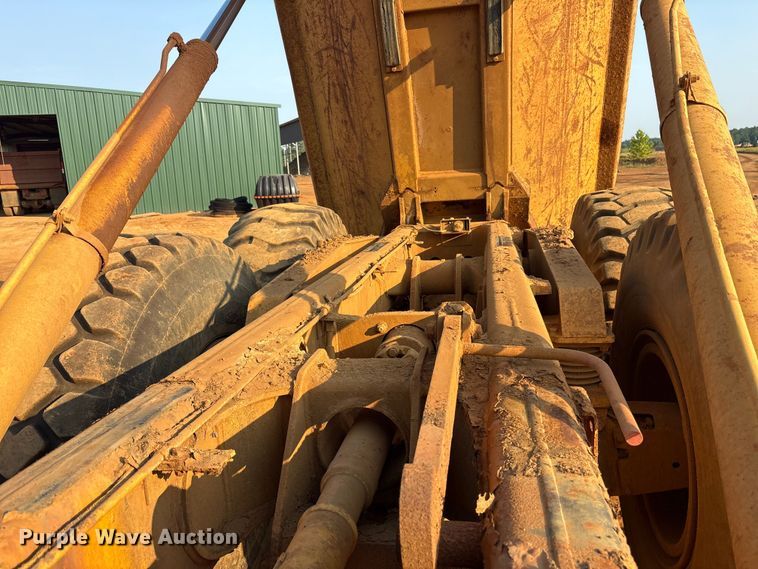 image for item DY0920 1997 Caterpillar D250E articulated haul truck