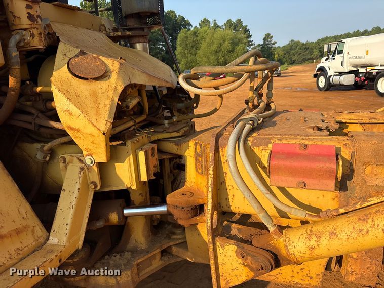 image for item DY0920 1997 Caterpillar D250E articulated haul truck
