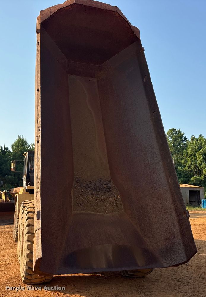 image for item DY0920 1997 Caterpillar D250E articulated haul truck