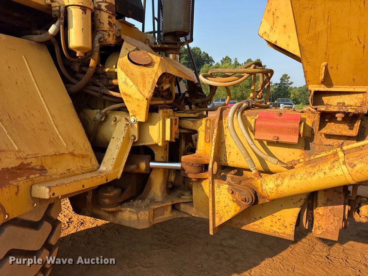 image for item DY0920 1997 Caterpillar D250E articulated haul truck