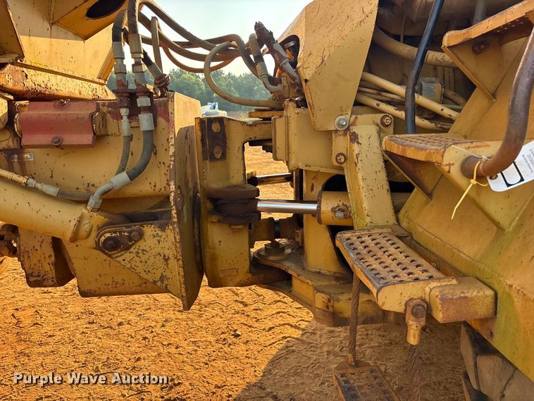 image for item DY0920 1997 Caterpillar D250E articulated haul truck