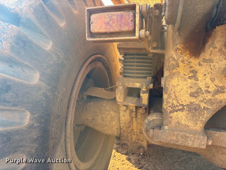 image for item DY0920 1997 Caterpillar D250E articulated haul truck