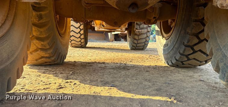 image for item DY0920 1997 Caterpillar D250E articulated haul truck