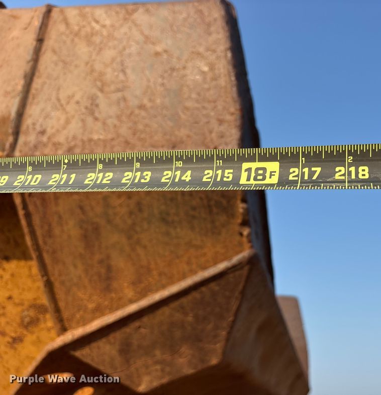 image for item DY0920 1997 Caterpillar D250E articulated haul truck