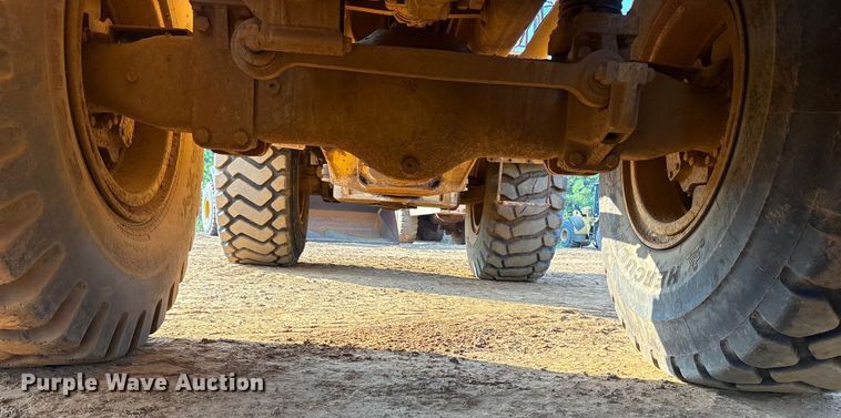 image for item DY0920 1997 Caterpillar D250E articulated haul truck