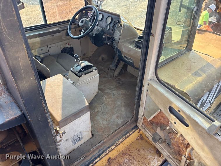 image for item DY0920 1997 Caterpillar D250E articulated haul truck